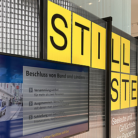Blick in die Ausstellung in Halle.